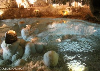Gruta de las Maravillas, por las tripas acuáticas de Aracena