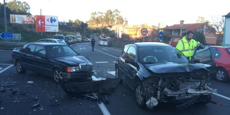 Dos heridos en un accidente de tráfico en Vigo