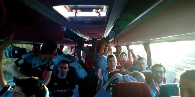 La ilusión del celtismo viajó a Riazor en una decena de autobuses