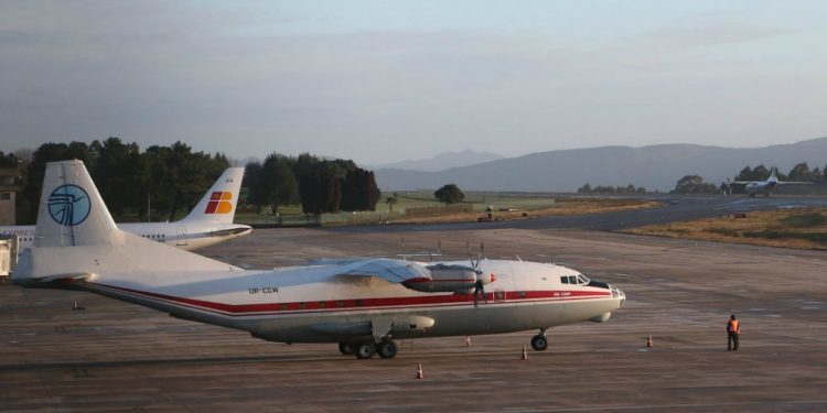 Dos aviones Antonov aterrizan en el aeropuerto de Peinador
