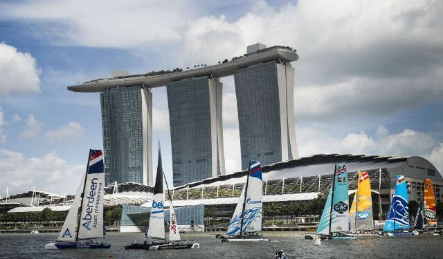 Leigh McMillan lidera la clasificación en la primera jornada en Singapur