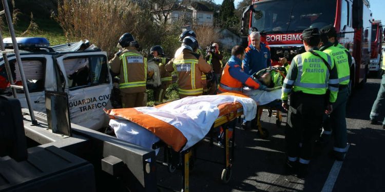 El guardia civil herido grave al ser arrollado por un camión sale de la UCI