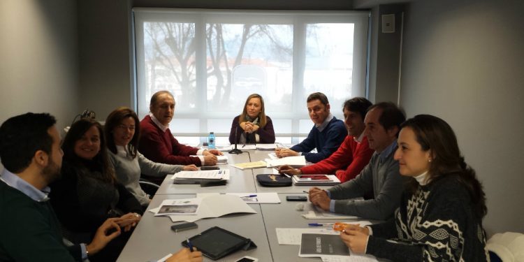 Elena Muñoz planifica su campaña: «Vigo tiene un gobierno aislado»