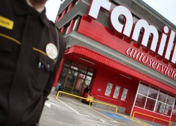 Investigan si los autores del butrón en San Andrés robaron 17.000 euros en un colegio de Coruxo