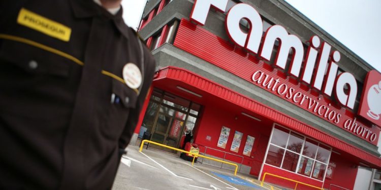 Investigan si los autores del butrón en San Andrés robaron 17.000 euros en un colegio de Coruxo