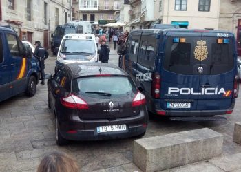 La juez no encuentra ninguna prueba ni indicio contra los dos policías detenidos por una redada en A Pedra