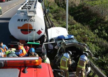 Uno de los guardias civiles heridos en la autopista ingresa en estado grave en la UCI del Xeral