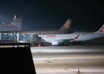 El Concello negocia con un segundo operador para reforzar el vuelo a Barcelona