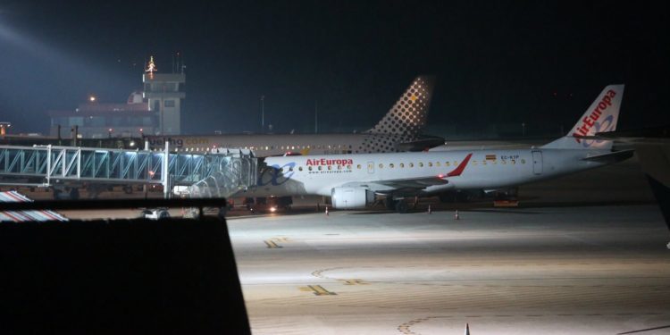 El Concello negocia con un segundo operador para reforzar el vuelo a Barcelona