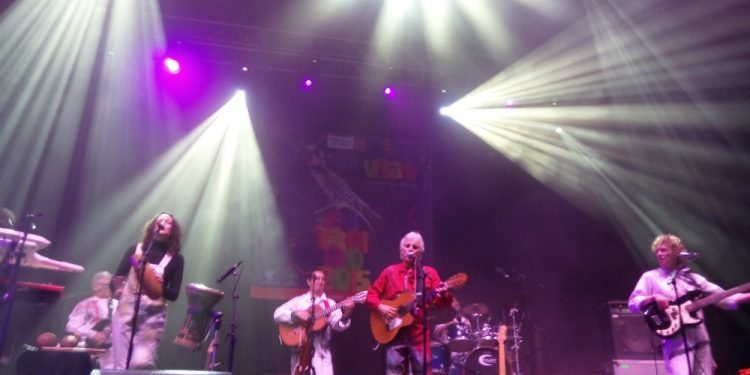 Puro Veneno, bajo la lluvia y sin ‘playback’