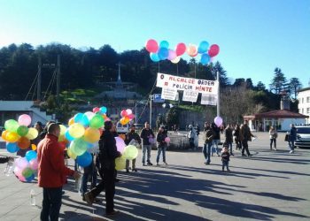 La rotonda de Coia se asoma en globo a la ventana del Concello