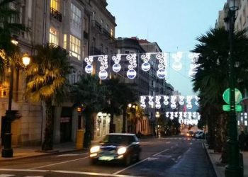 La decoración de Navidad alumbra también el Entroido vigués