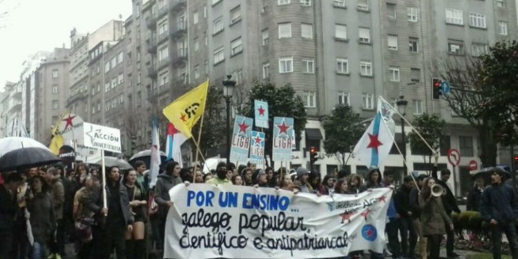 Cientos de estudiantes gritan en Vigo contra el 3+2
