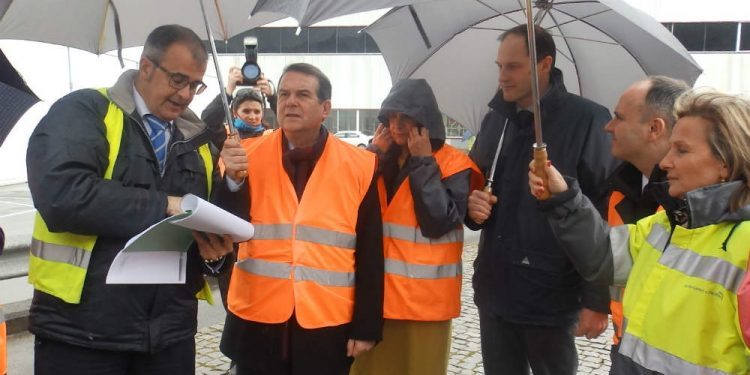 El Concello cede 50.000 m2 a PSA y la factoría le pide agilizar la tramitación