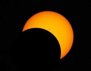 La playa del Vao, mirador privilegiado para el eclipse solar