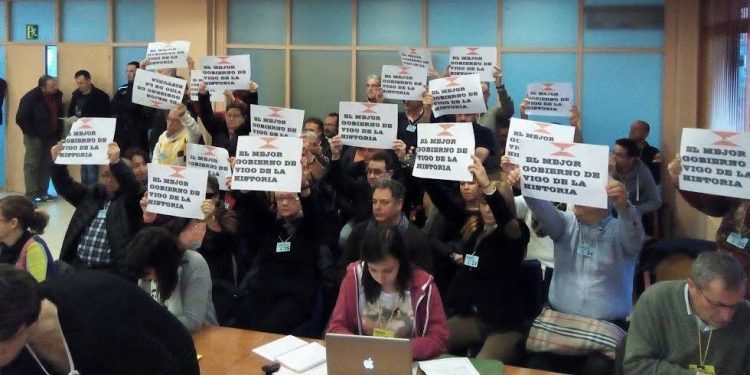 Pleno en Vigo: del «mejor gobierno de la historia» a la expulsión de Xuntos