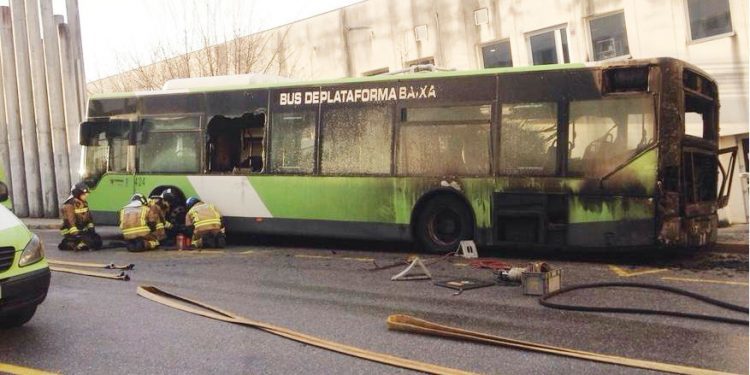 Arde un autobús urbano frente al Meixoeiro