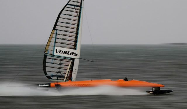 Récord “Vestas Sailrocket2”, volando a 65,45 nudos a vela