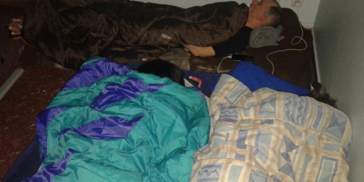 Os folguistas de fame de Povisa pasan a primeira noite no interior do hospital