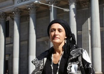 Beatriz Figueroa recibe el apoyo del Valedor do Pobo para trasladar su queja a la Defensora del Pueblo en Madrid