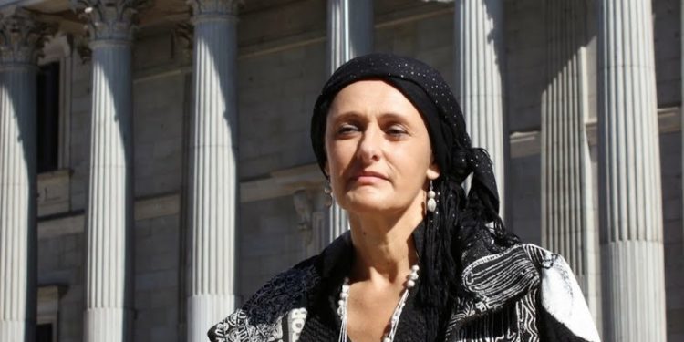 Beatriz Figueroa recibe el apoyo del Valedor do Pobo para trasladar su queja a la Defensora del Pueblo en Madrid