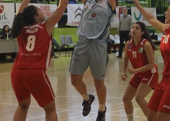 El Celta Selmark recibe en Navia al colista con un ojo puesto en Pontevedra