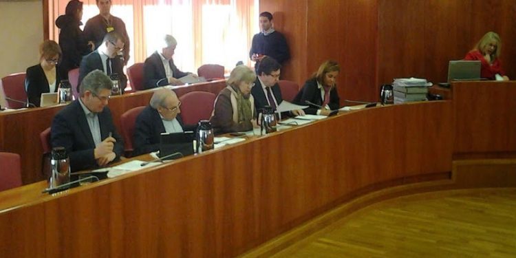 El PP pide un pleno extraordinario para que el alcalde explique las imputaciones por enchufismo