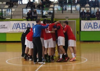 Un ciclón barrió al Octavio en Navia (27-32)