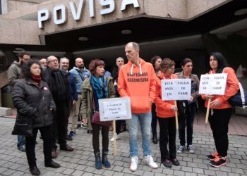 Tres traballadores de Povisa inician unha folga de fame para esixir a readmisión de 13 compañeiros