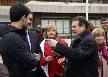 Conducir na Praza do Rei cunhas gafas especiais para simular glaucoma