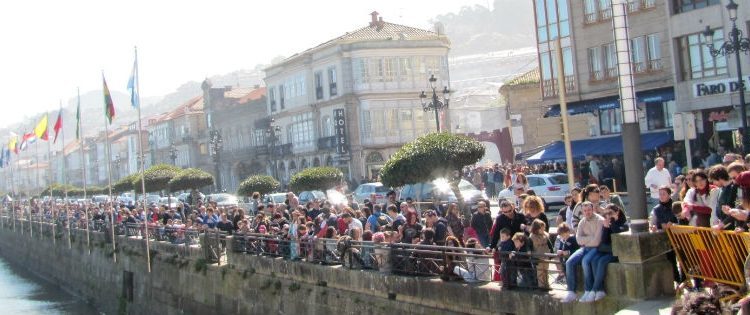 Avalancha en Baiona, ¡viva la Arribada!