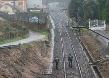 Fallece una mujer arrollada por un tren en Mos