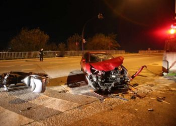 Aparatoso accidente de tráfico en la Avenida del Aeropuerto