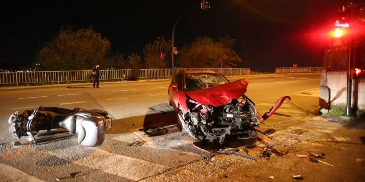 Aparatoso accidente de tráfico en la Avenida del Aeropuerto