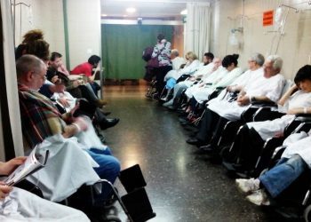 Los sindicatos denuncian que el caos en Urgencias se agrava con 50 pacientes a la espera de cama en el Xeral y en el Meixoeiro