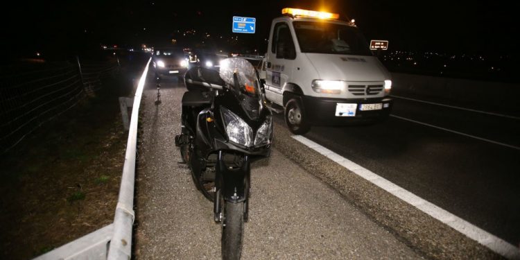 Piden colaboración para esclarecer el accidente de un motorista en Baiona