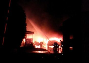 Arde una gasolinera en Placeres