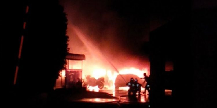 Arde una gasolinera en Placeres