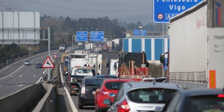 Bloqueada la A55 por una nueva colisión en cadena de cuatro vehículos