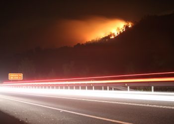Incendio forestal de grandes dimensiones en Moaña