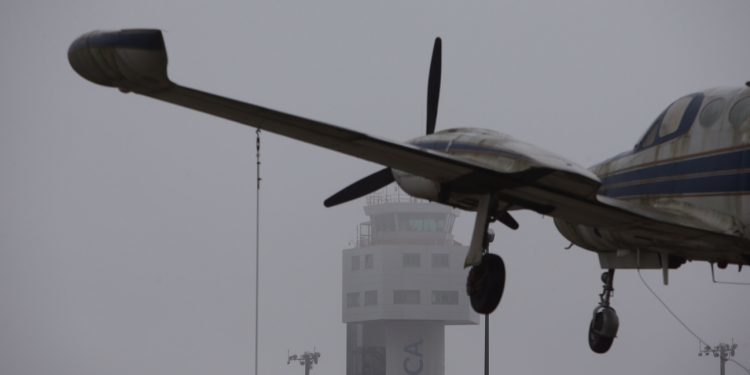 El puente de mayo comienza con problemas en Peinador