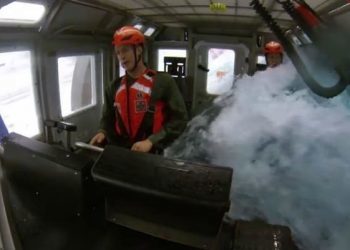 Así se entrenan en el Coast Guard para socorrer en huracanes