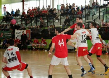 El Academia Octavio sufre para vencer al BM La Roca