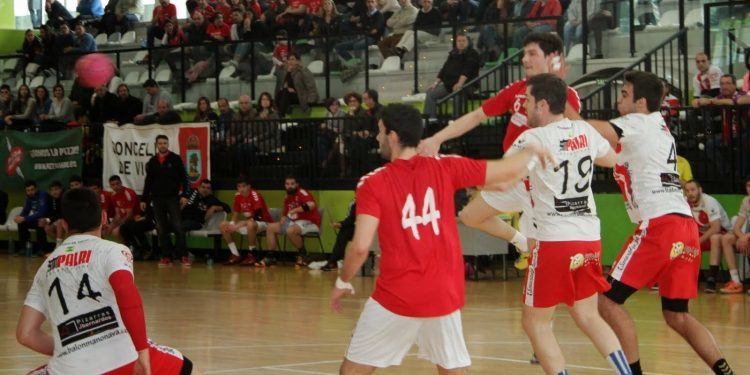 El Academia Octavio sufre para vencer al BM La Roca