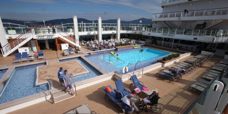 “Britannia”, el glamour británico amarra en los muelles de Vigo