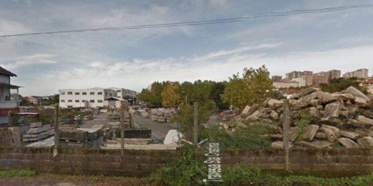 El Concello de Vigo subasta chatarra y 124 vehículos del depósito