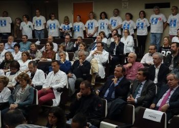 El nuevo gerente del Chuvi toma posesión entre protestas de los trabajadores