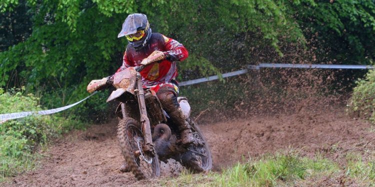 Doblete de Jonathan Barragán en Santiago