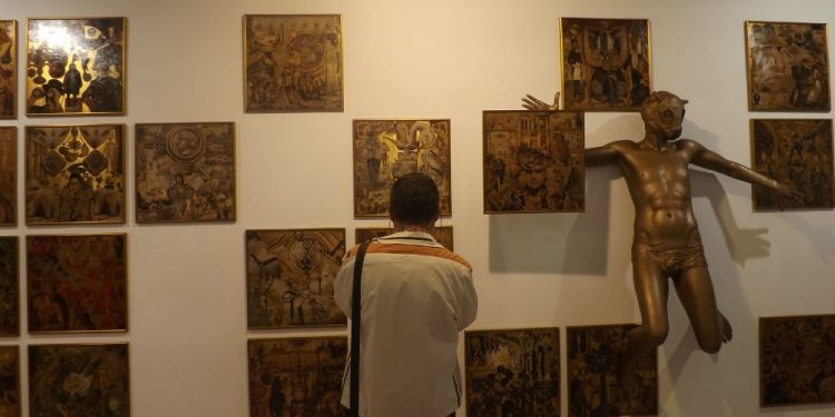 Dioses y Hombres en Apo’strophe