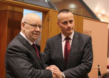 Los críticos de la CEP impugnan en el juzgado al equipo directivo